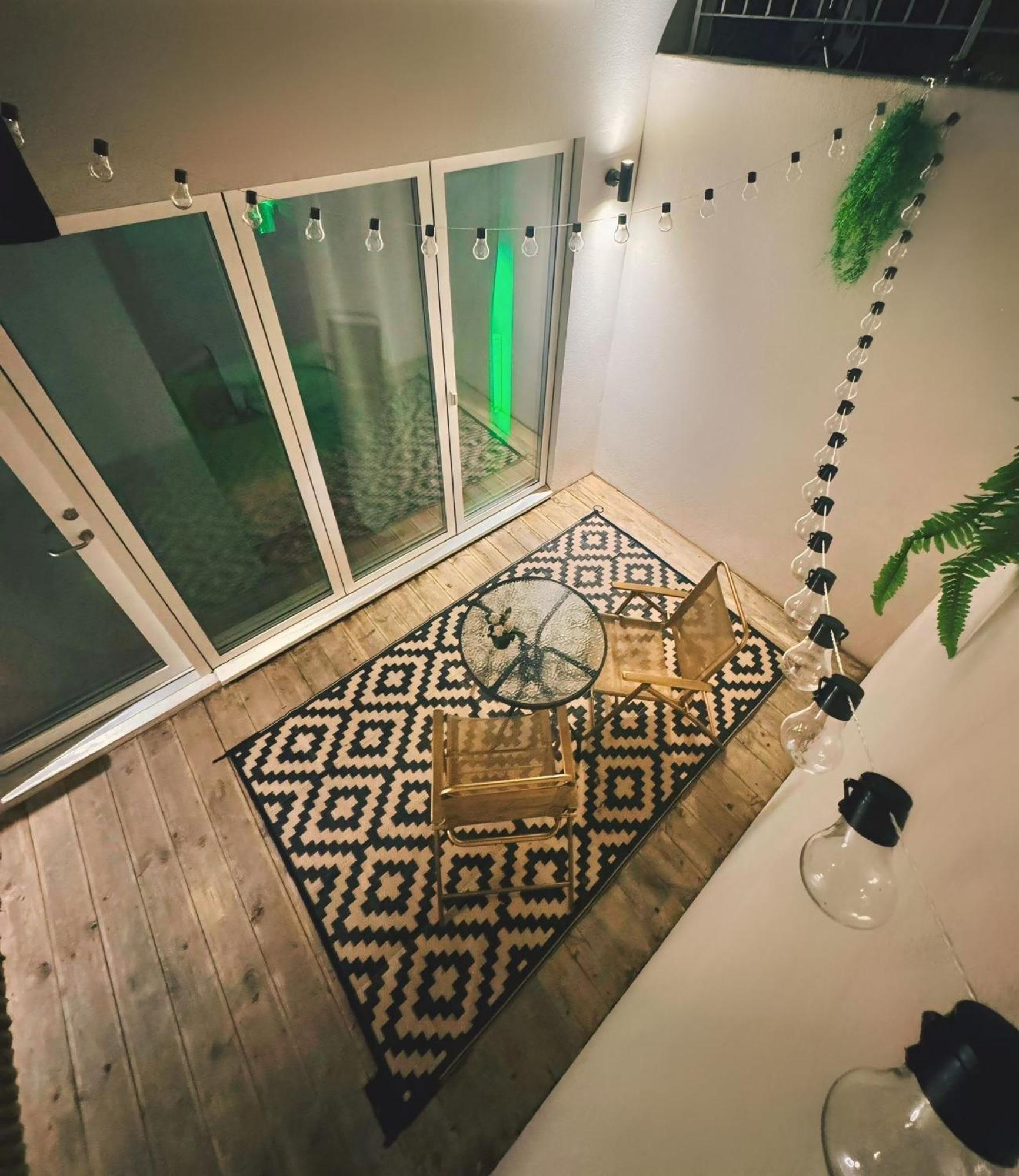 Tropical Room With Private Bathroom And Patio Лондон Екстер'єр фото